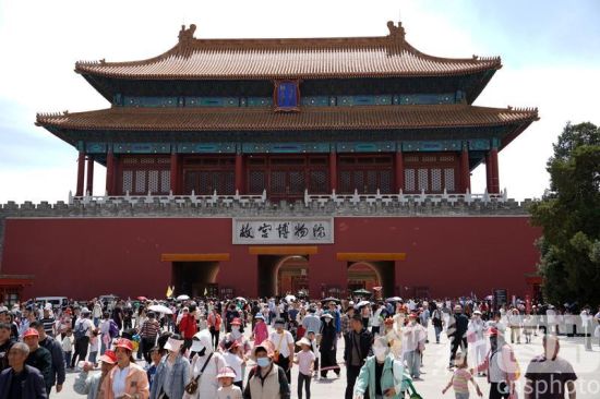 五一假期 北京旅游景区游人众多